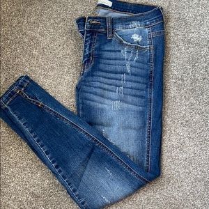 Medium wash ankle legging.